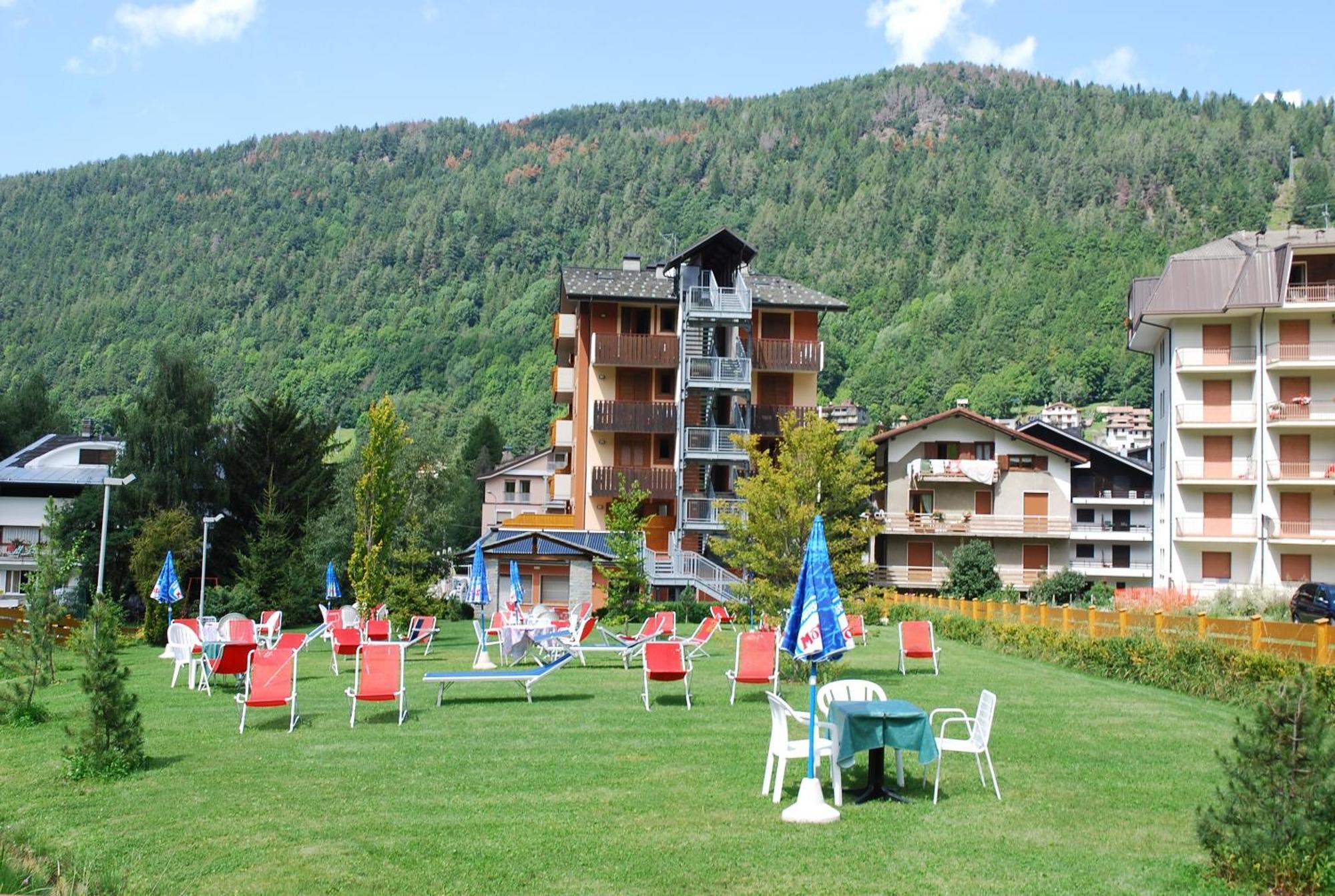 Hotel Derby Aprica Kültér fotó