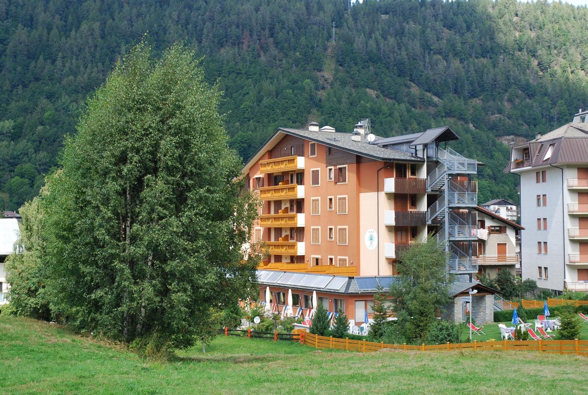Hotel Derby Aprica Kültér fotó